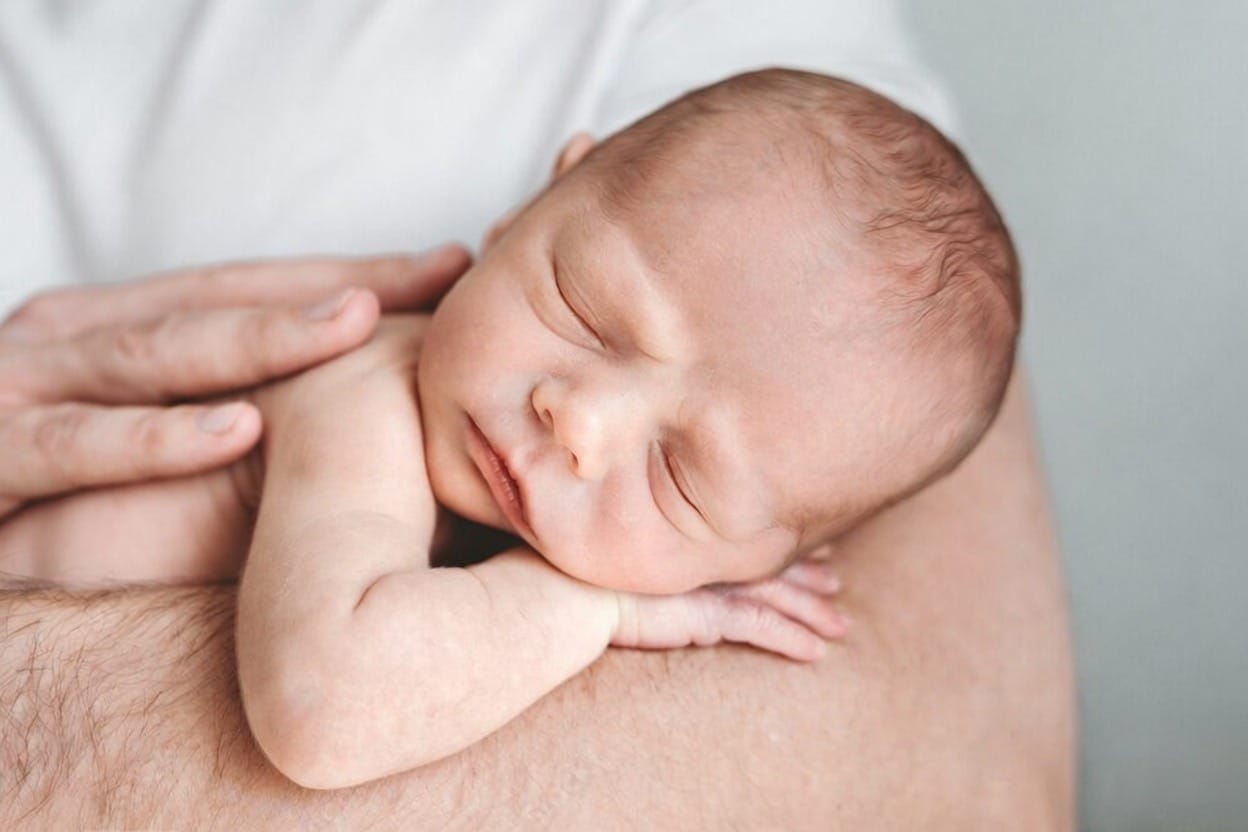 Ostéopathe spécialiste nourrisson bébé coliques tête plate La Chevrolière